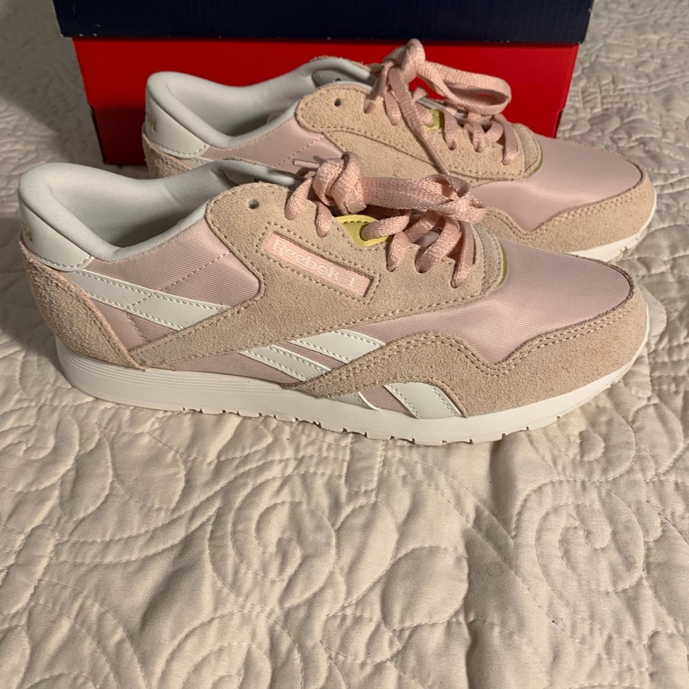 Reebok classic nylon sneakers pink size 8.5 NWT